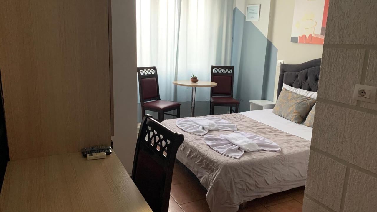 Guest House De Rada Тирана Екстериор снимка