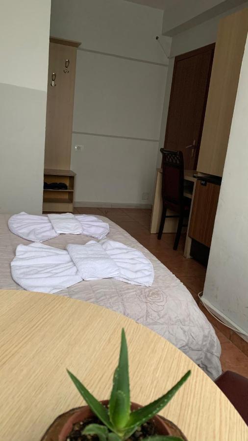Guest House De Rada Тирана Екстериор снимка