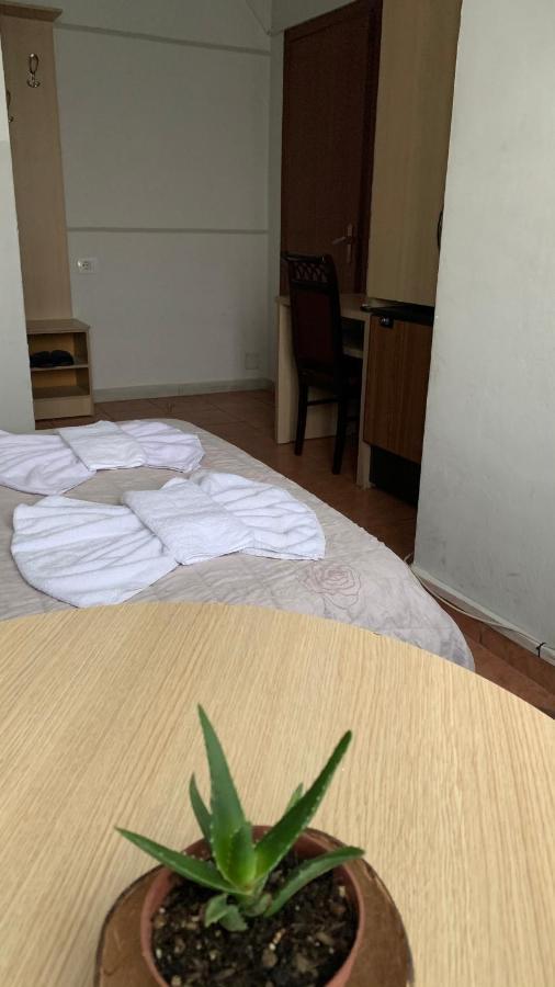 Guest House De Rada Тирана Екстериор снимка