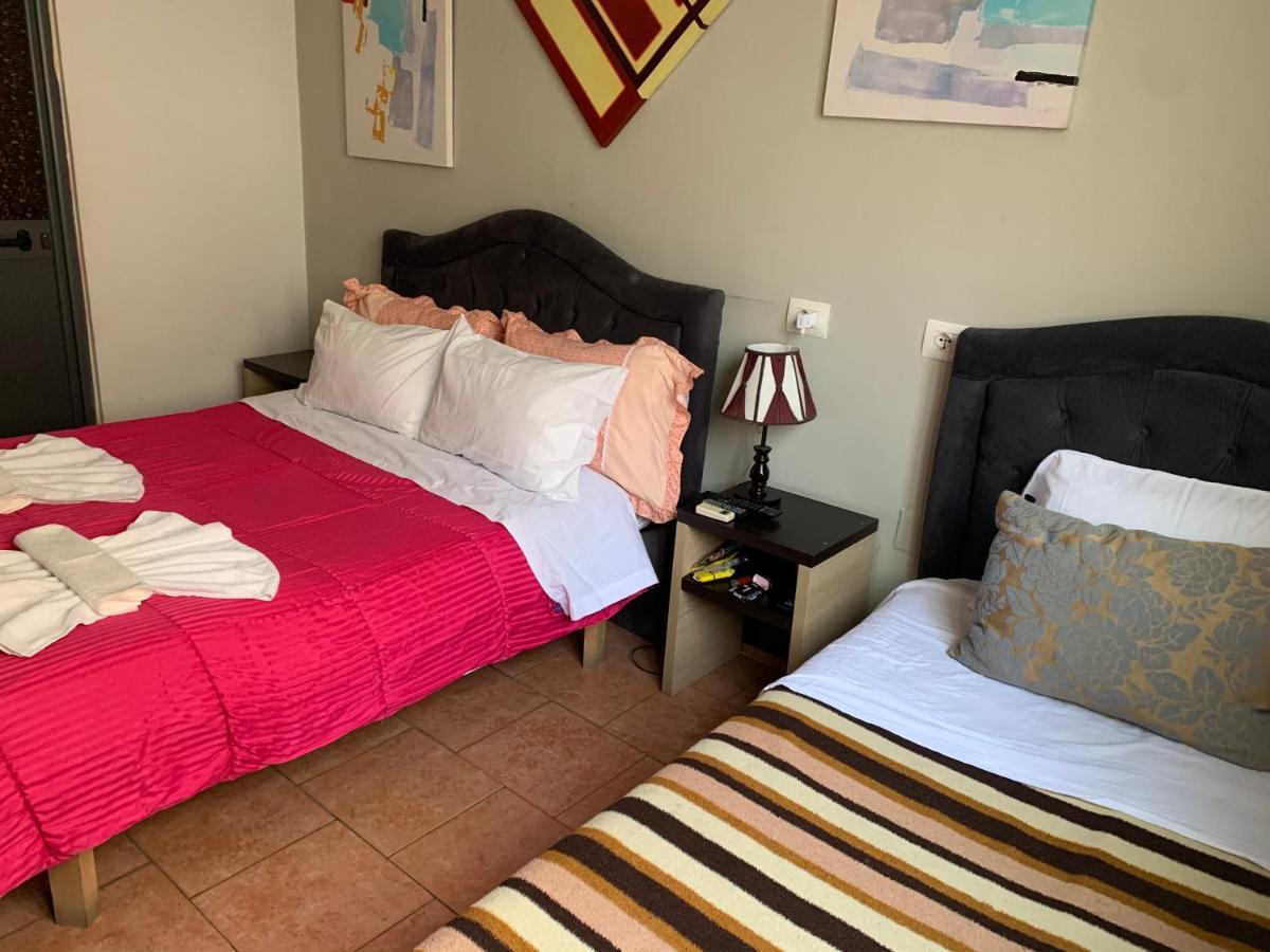 Guest House De Rada Тирана Екстериор снимка