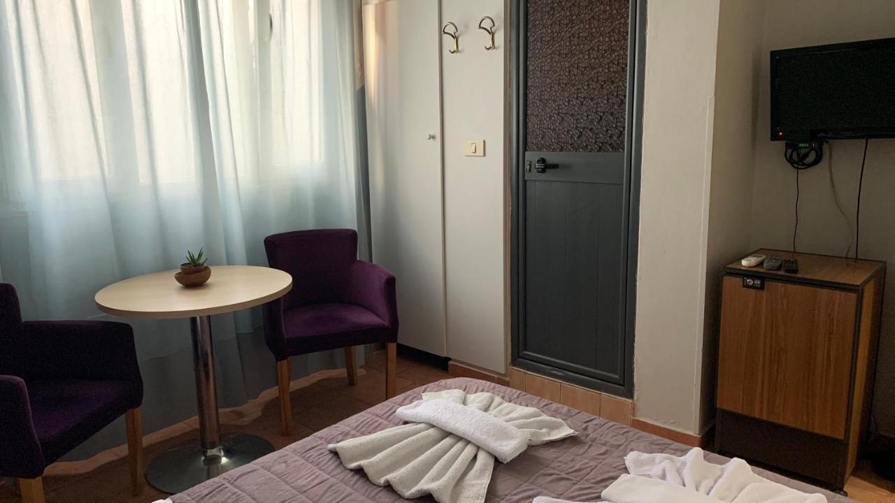 Guest House De Rada Тирана Екстериор снимка