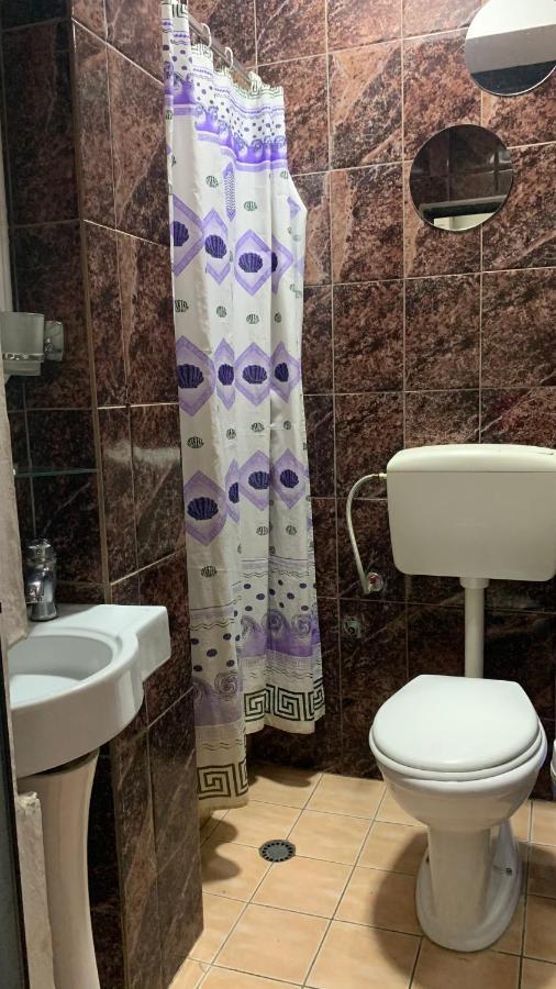Guest House De Rada Тирана Екстериор снимка