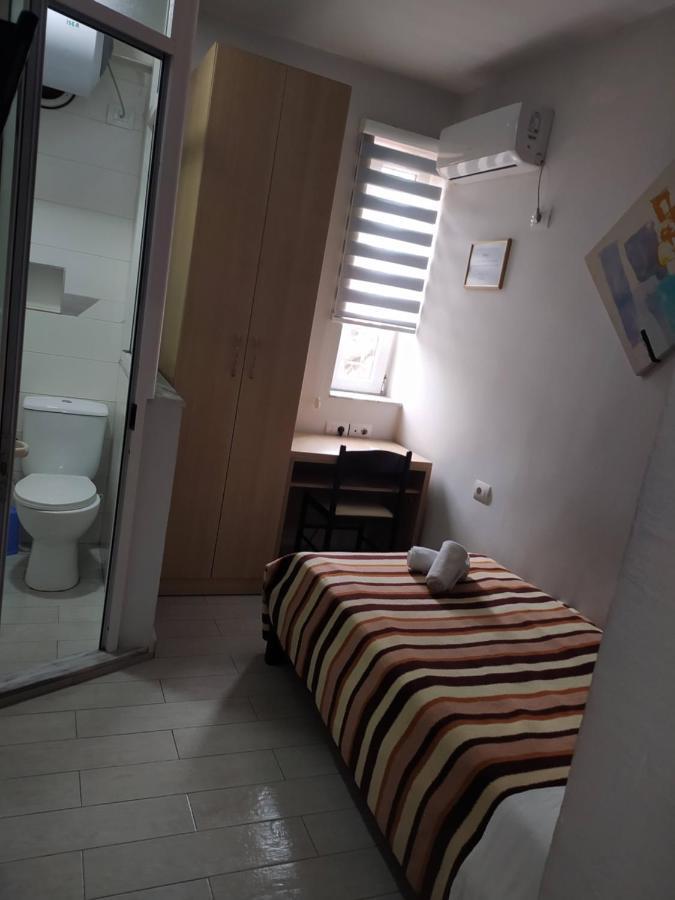 Guest House De Rada Тирана Екстериор снимка
