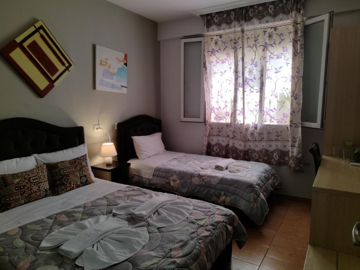 Guest House De Rada Тирана Екстериор снимка