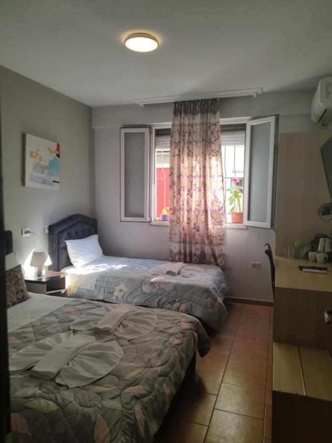 Guest House De Rada Тирана Екстериор снимка