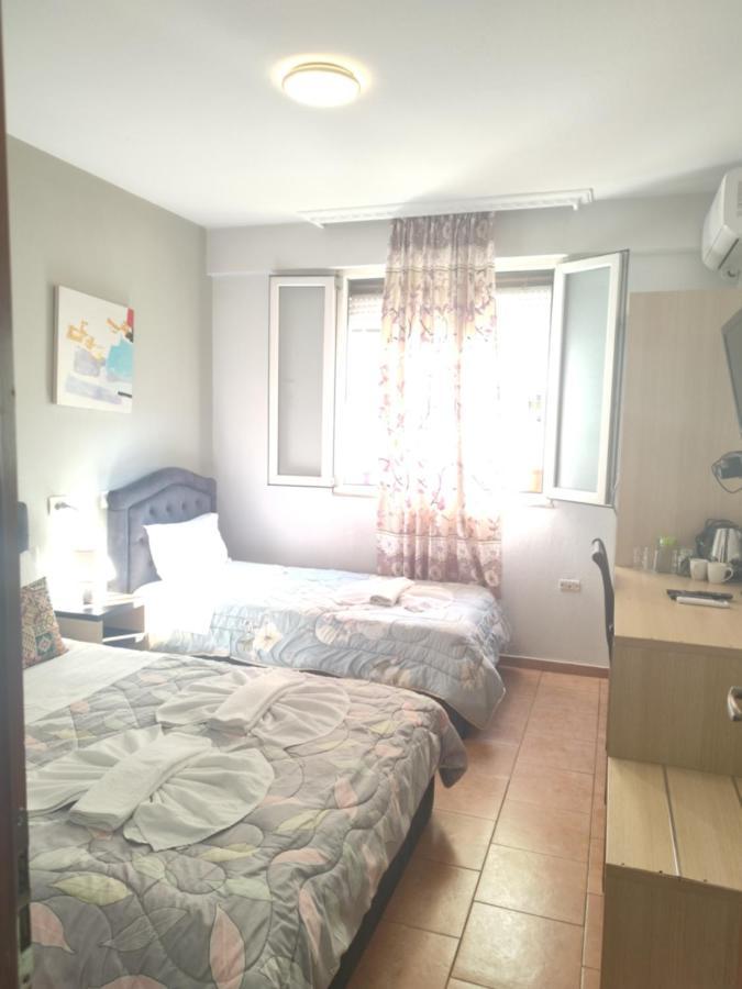 Guest House De Rada Тирана Екстериор снимка